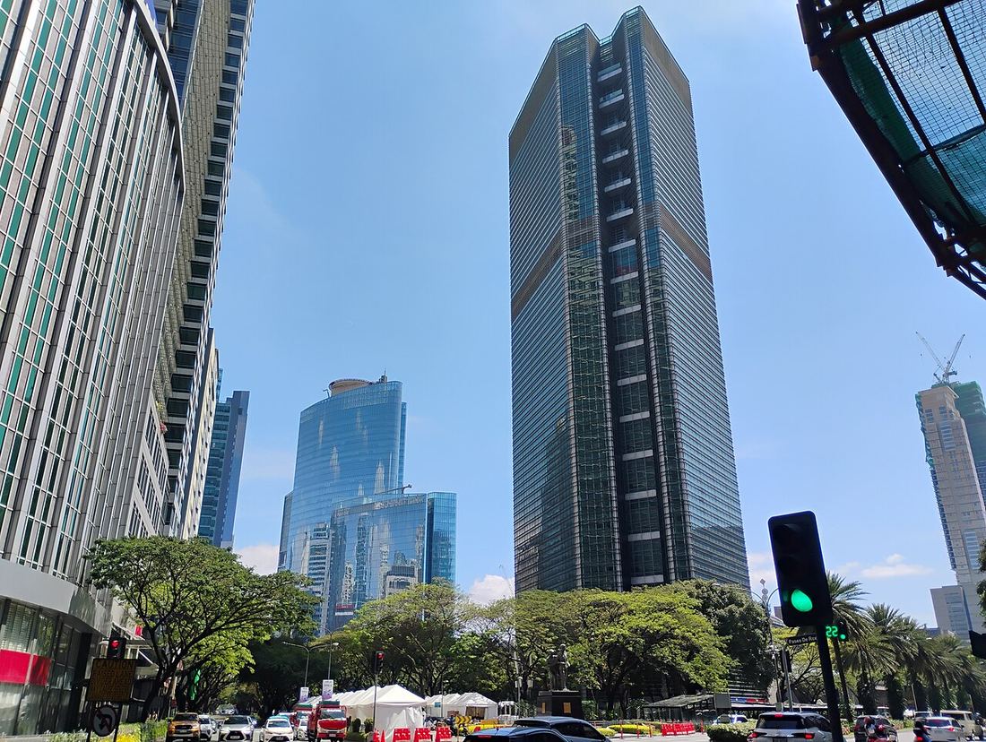 2BR corner unit, East Tower